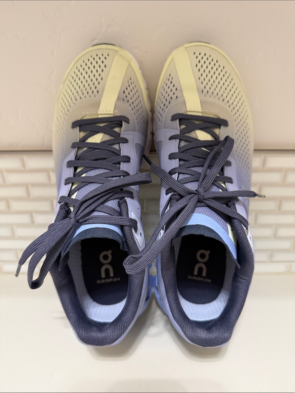 Womens Size 7 On Running Cloudflow Shoes in Nimbus/Seedling LIKE NEW - Picture 2 of 5